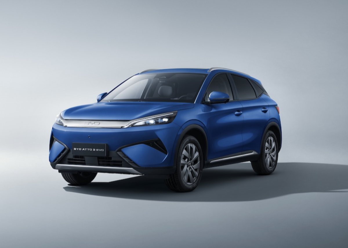 Allradantrieb, 510 Kilometer Reichweite und 220-kW-Laden: der neue BYD ATTO 3 EVO setzt Maßstäbe