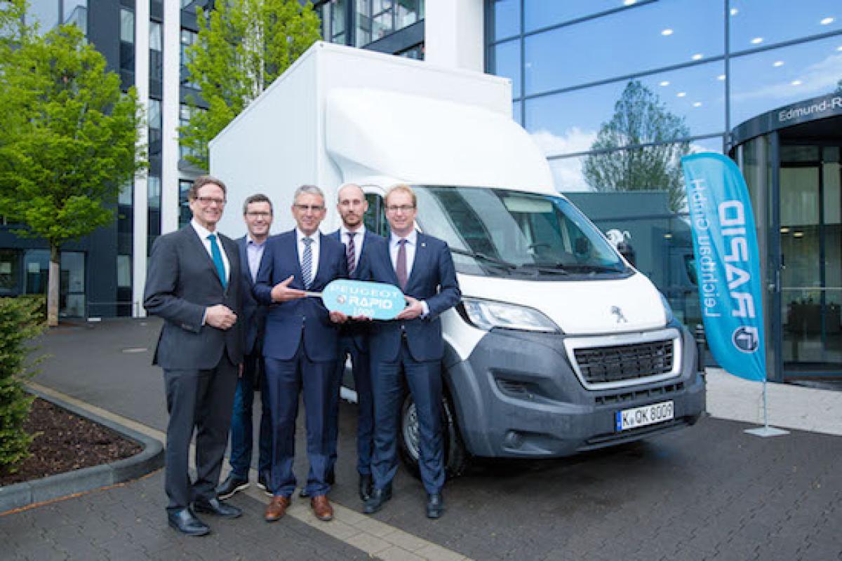 1000. Peugeot Boxer mit RAPID-Kofferaufbau 
