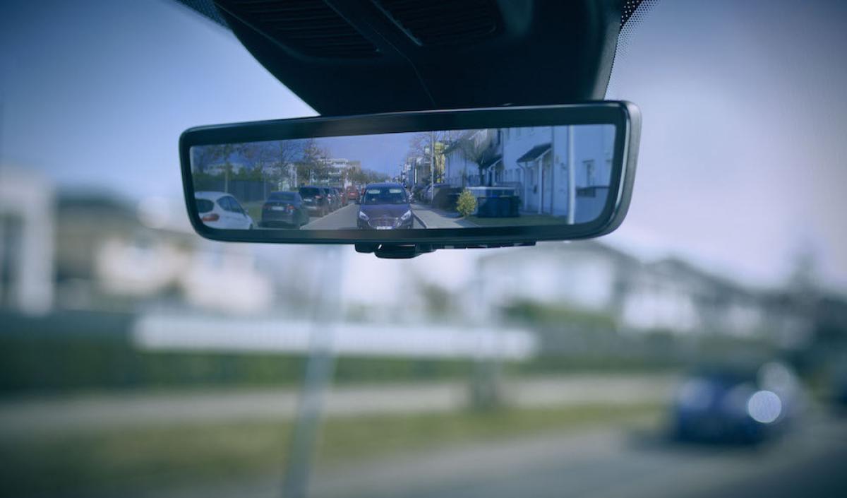 Smarter Rückspiegel für Ford-Nutzfahrzeuge