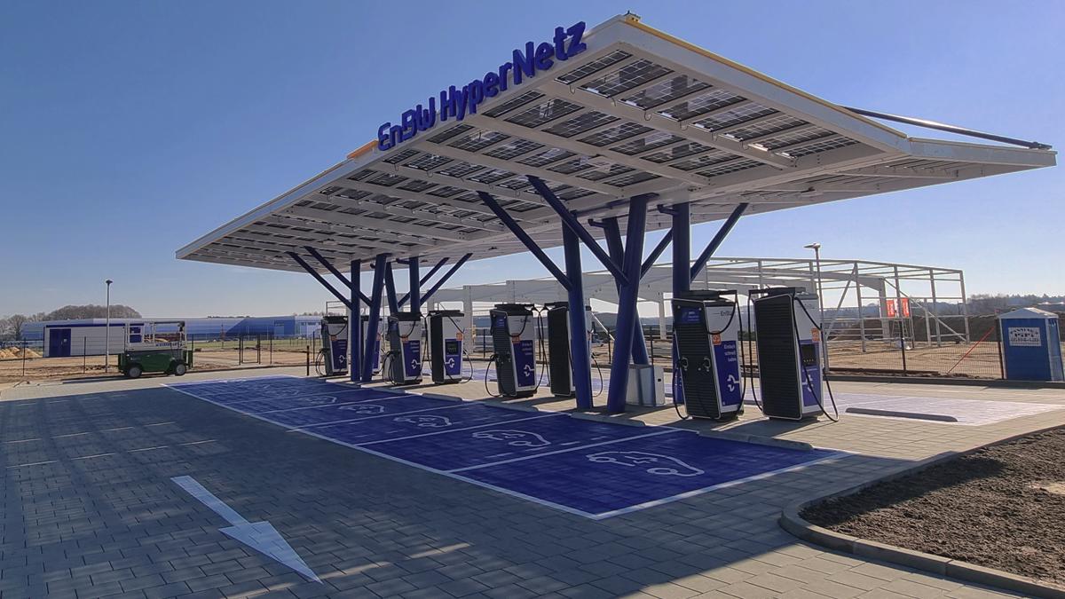 EnBW nimmt neuen Schnellladepark für E-Autos an der A7 bei Bispingen in Betrieb