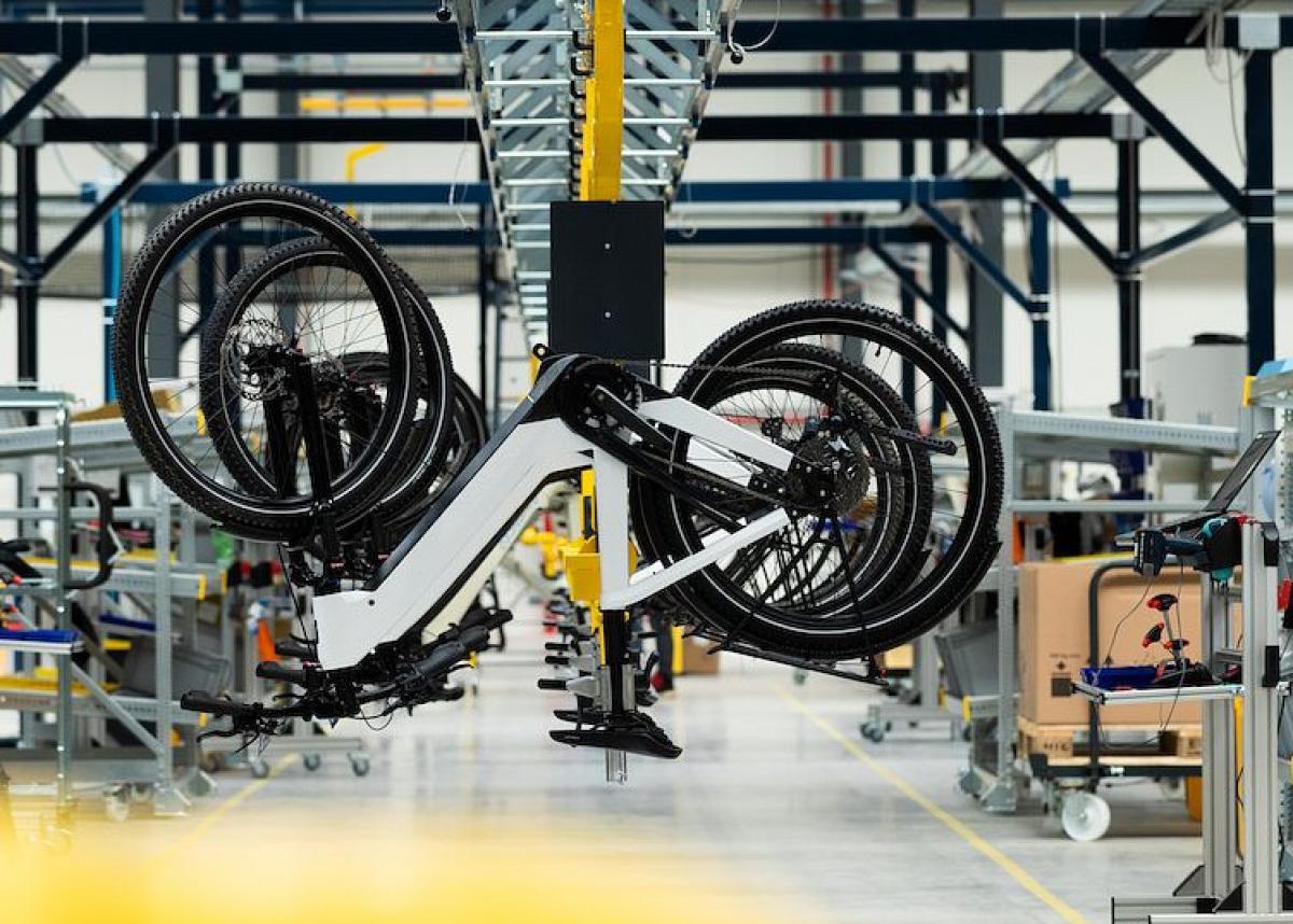 Exklusive Zusammenarbeit: IoT Venture stattet Advanced Bikes mit GPS-Trackern aus 