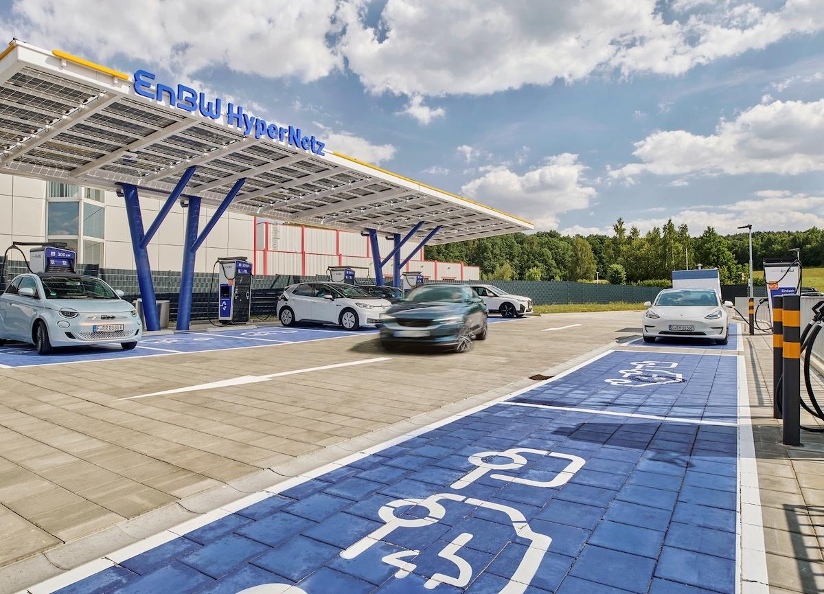 EnBW nimmt drei neue Schnellladeparks in Bayern und Hessen in Betrieb