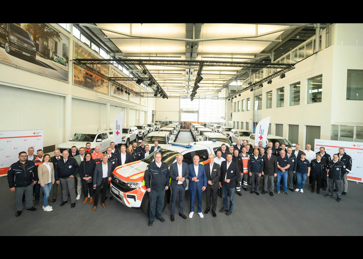 Volkswagen Nutzfahrzeuge übergibt 22 Amarok an das Deutsche Rote Kreuz