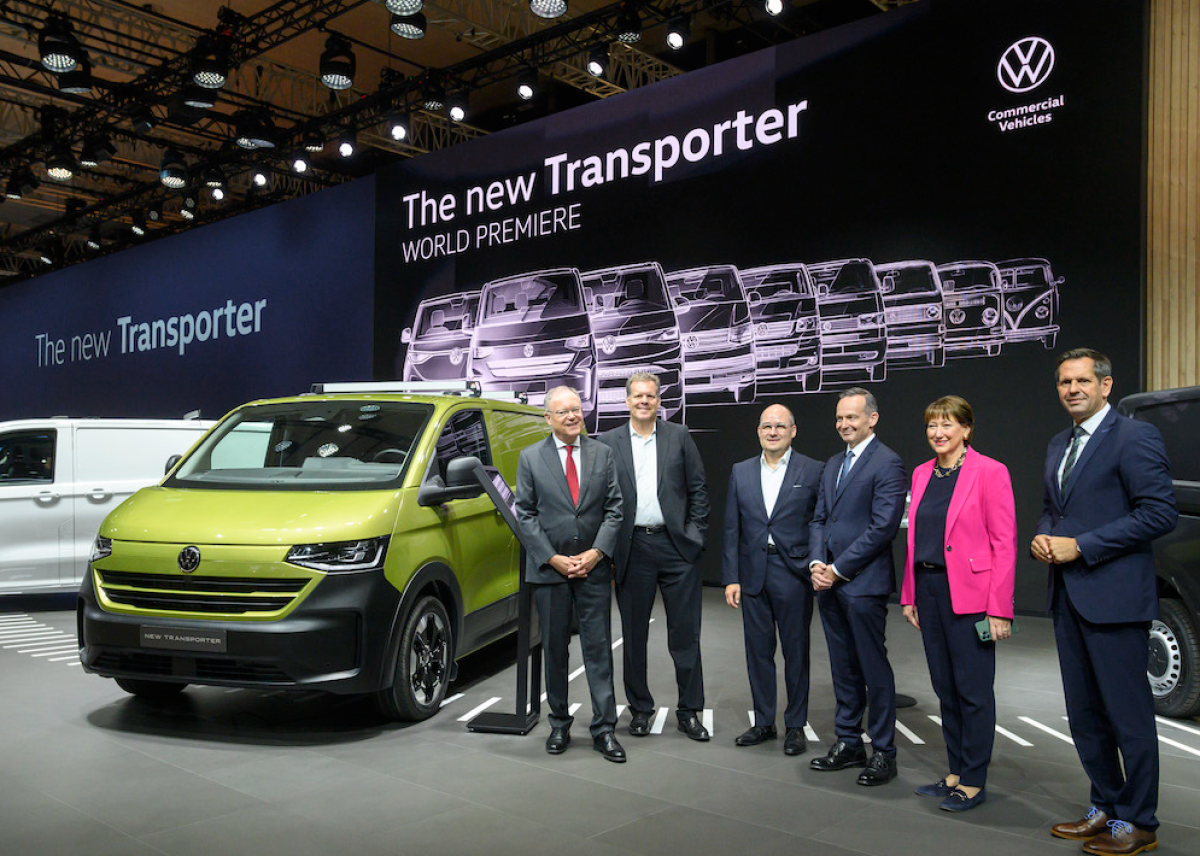 Bundesverkehrsminister, Niedersachsens Ministerpräsident und VDA-Präsidentin informieren sich über IAA-Highlights von Volkswagen Nutzfahrzeuge