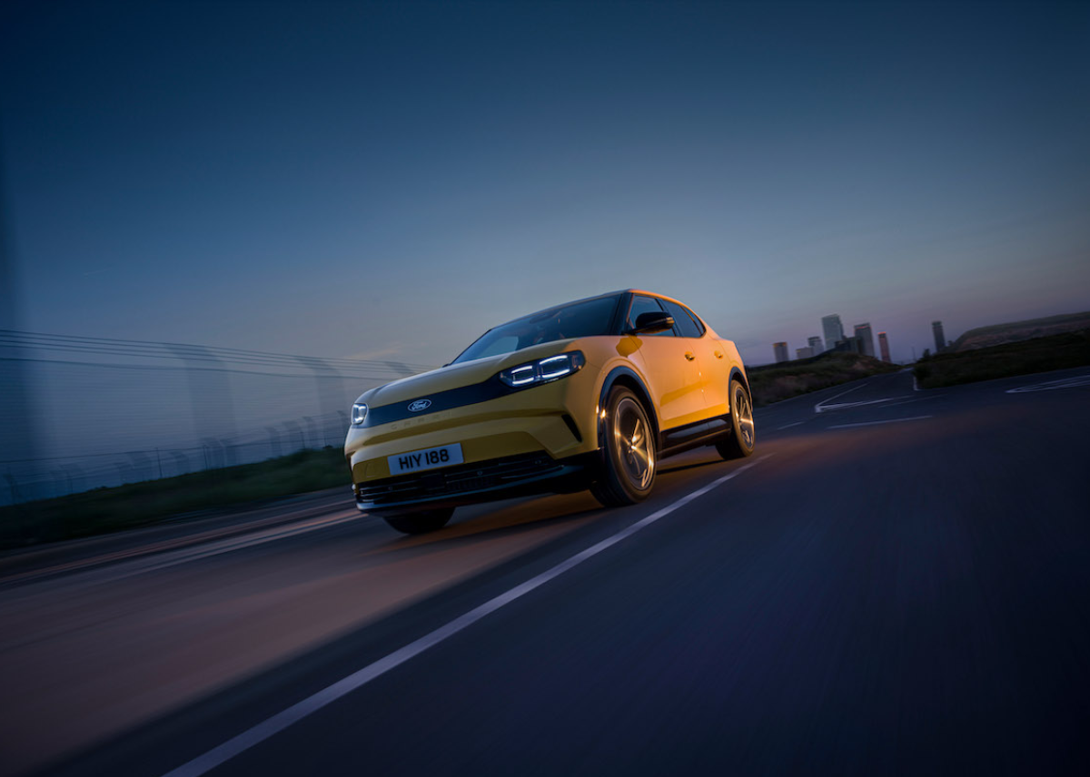 Ford erklimmt den Goodwood Hügel mit spannender Kombination aus Benzin- und Elektro-Power