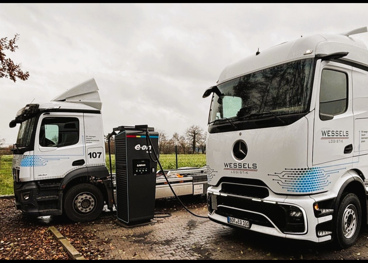 Ganzheitliche Energiewende im Güterverkehr: E.ON baut E-Lkw-Ladeinfrastruktur, Photovoltaik und Großspeicher für Wessels Logistik