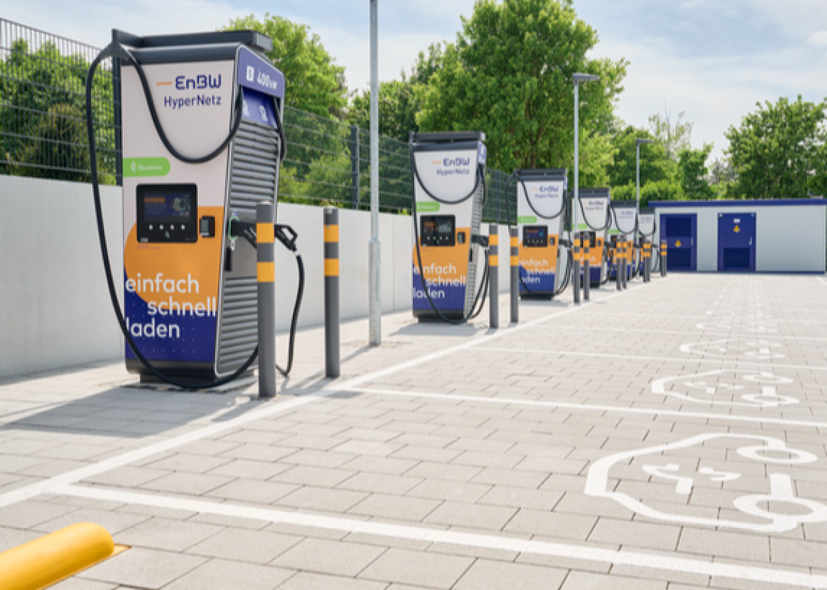 Schnellladen beim Einkaufen: EnBW und GSL kooperieren für neue Ladepunkte an Handelsimmobilien