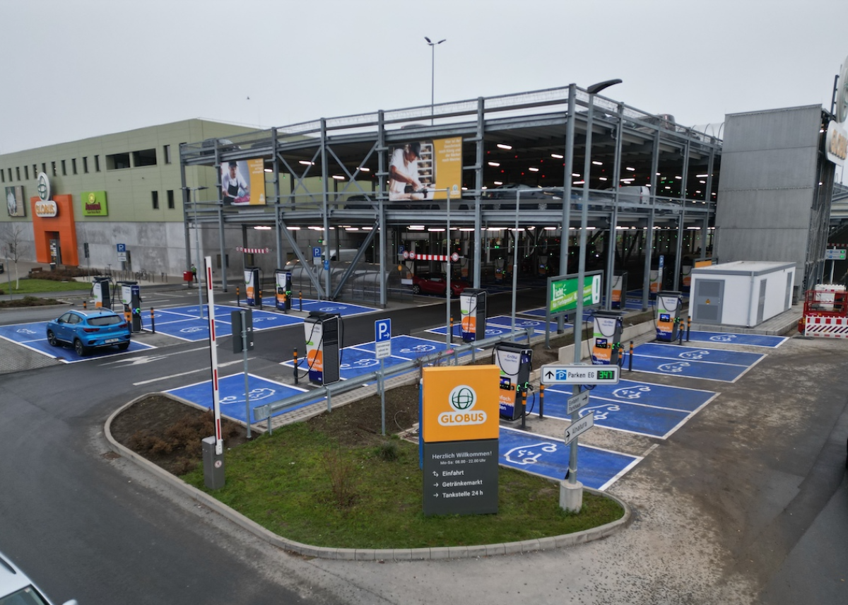 Über 500 neue Ladepunkte in weniger als zwei Jahren: EnBW und GLOBUS treiben Ausbau öffentlicher Ladeinfrastruktur voran