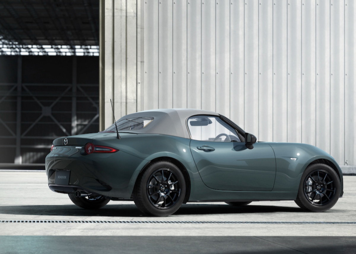 Mazda präsentiert neue Karosseriefarbe Zinc Green Metallic