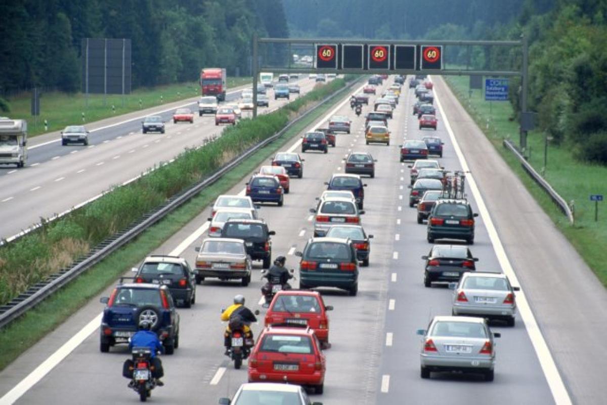 Verhalten von Motorradfahrern im Stau