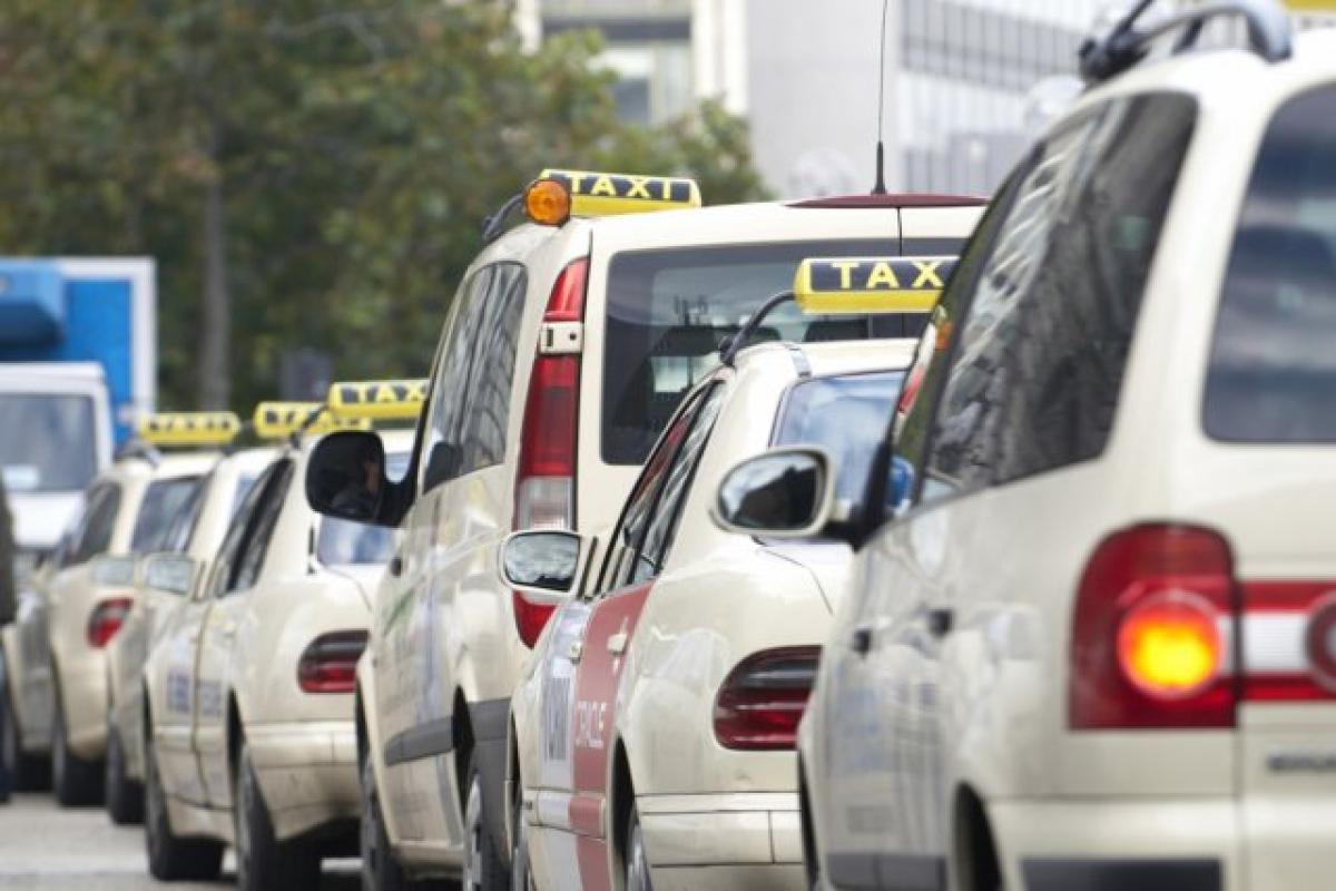 Taxi, Mietwagen, Fahrdienste
