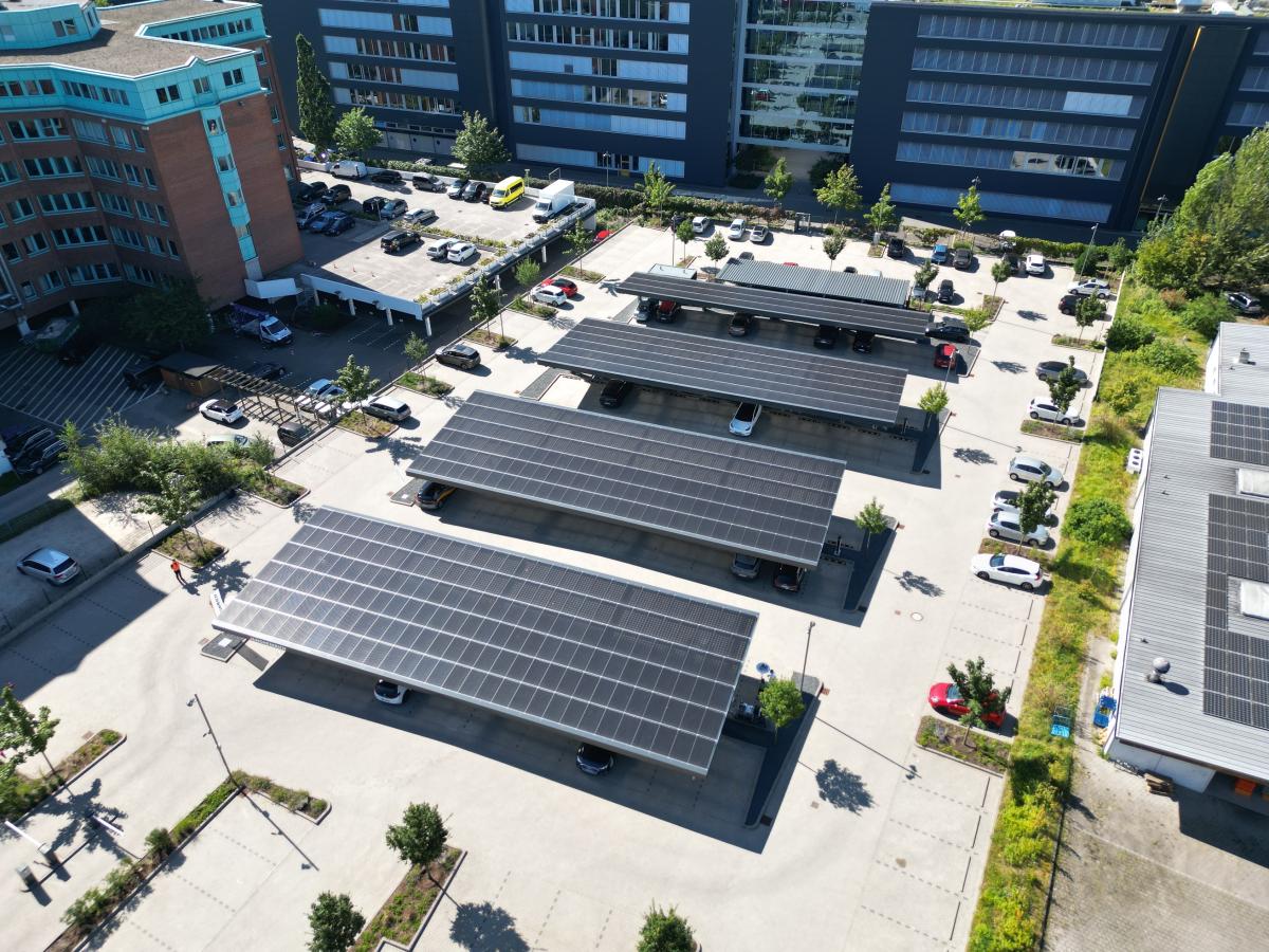 Hamburgs größter Solarparkplatz bei Jungheinrich eingeweiht