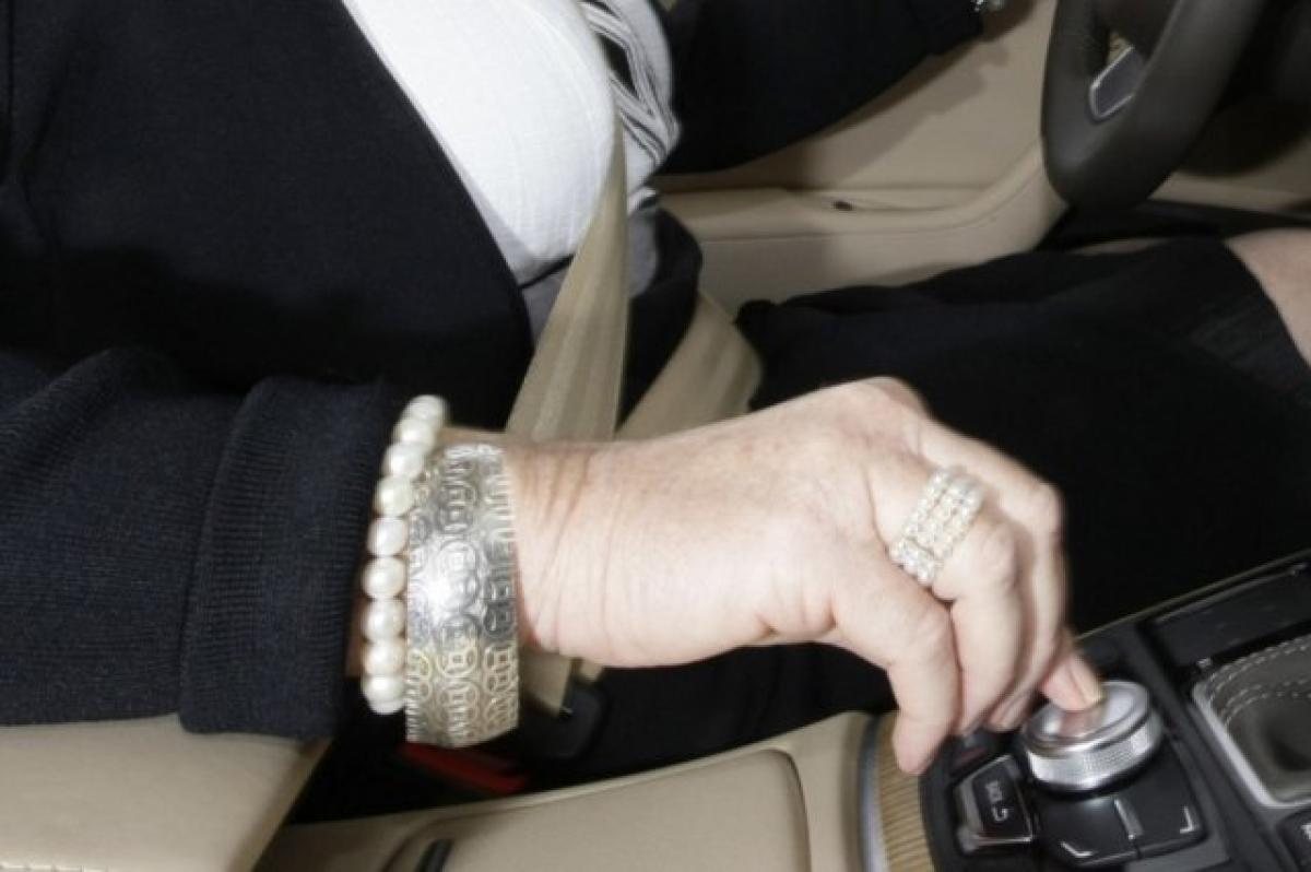 Worauf Frauen ab 50 beim Autokauf achten