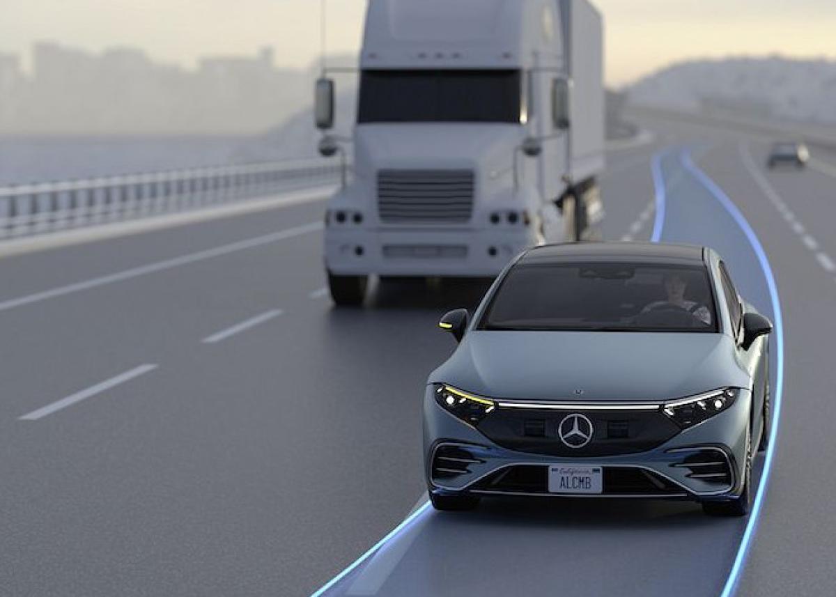Mercedes-Benz bringt die Funktion „Automatischer Spurwechsel“ auf den europäischen Markt