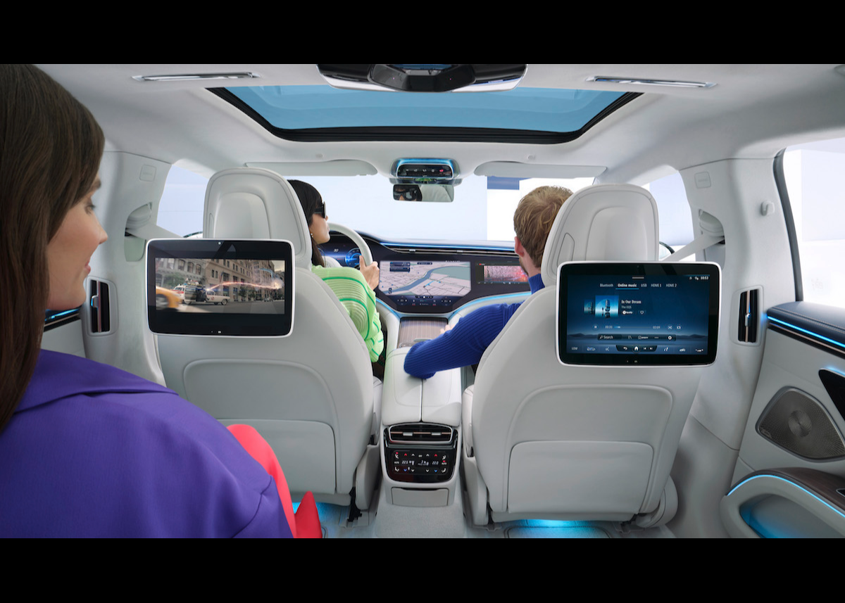 Mercedes-Benz bringt mit dem Entertainment-Dienst RIDEVU von Sony Pictures Entertainment die Magie des Films ins Auto