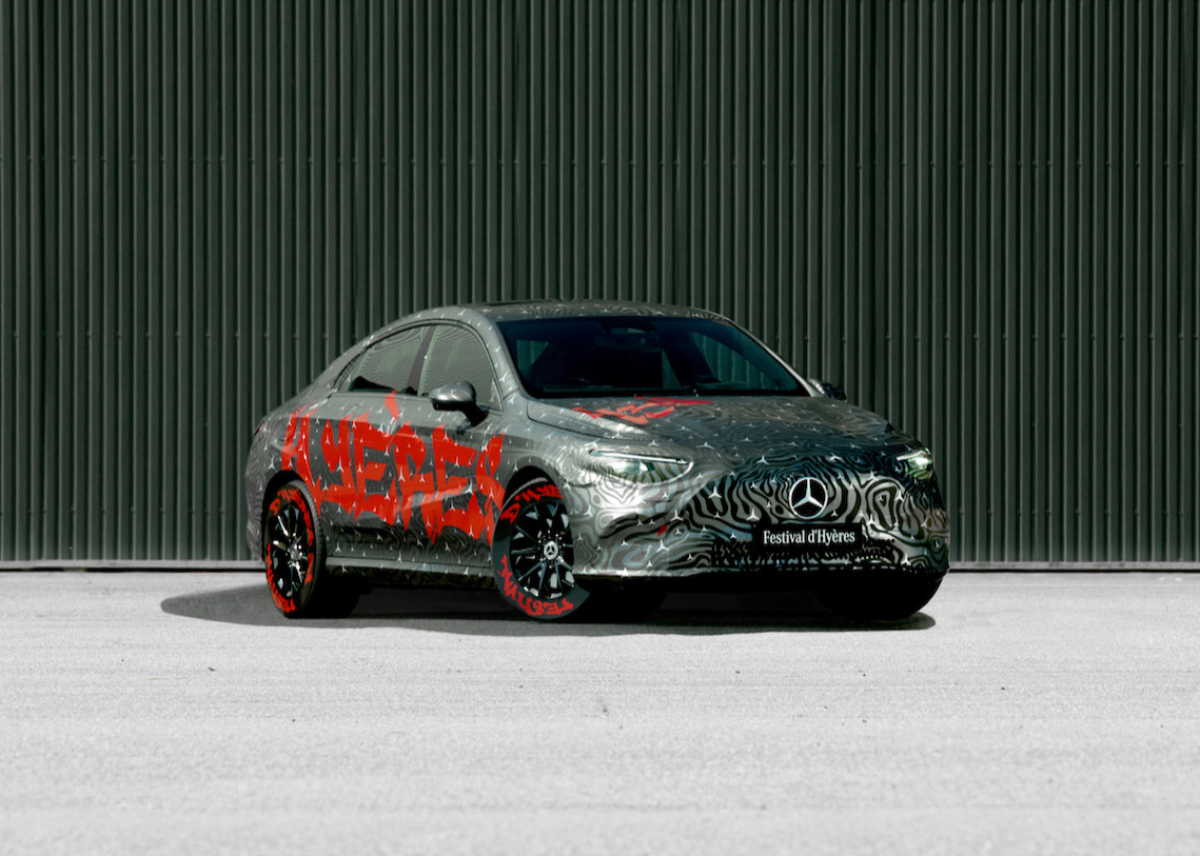Inspiriert durch verantwortungsvolles Design auf dem 39. Festival d'Hyères: Mercedes-Benz verleiht Sustainability Prize an Logan Monroe Goff und zeigt ersten Blick auf neuen CLA