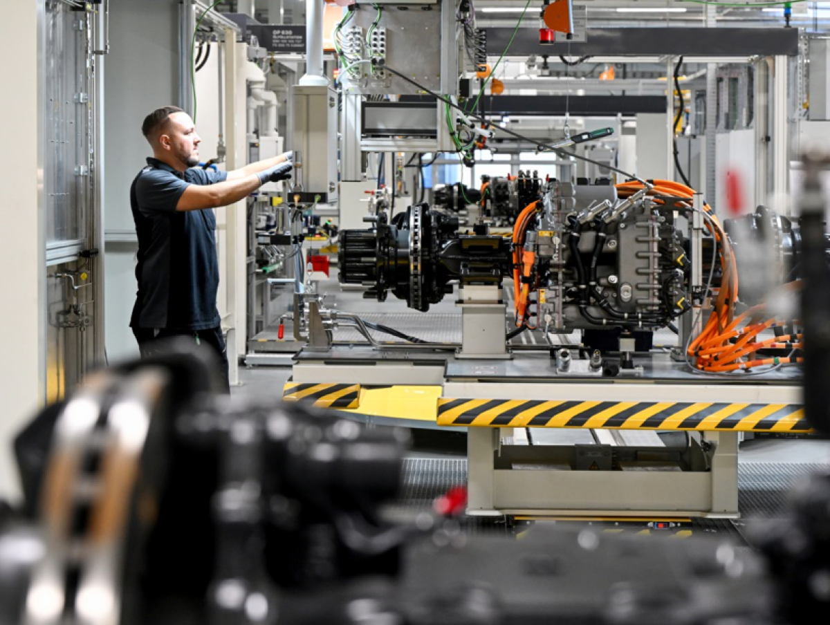 Daimler Truck Aggregate-Werke: Produktionsbeginn zentraler Komponenten für die Serienfertigung des batterieelektrischen Mercedes-Benz eActros 600