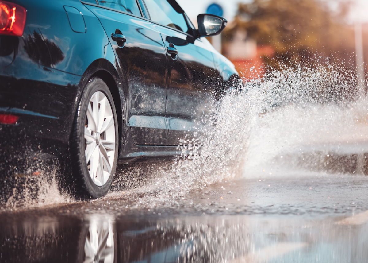 Plötzlicher Wolkenbruch: So können sich Autofahrer wappnen
