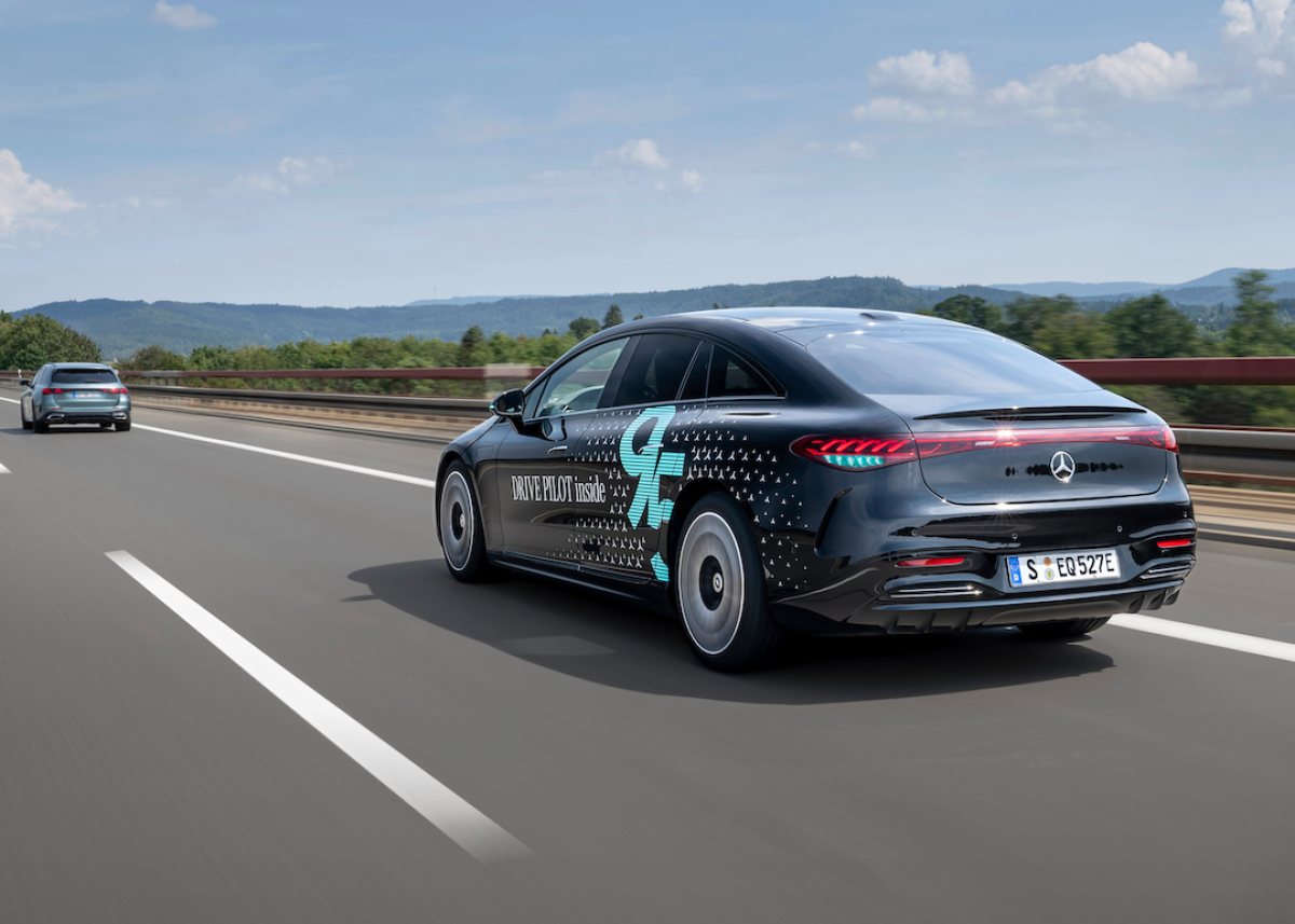 Mercedes-Benz erhält Genehmigung zur Erprobung spezieller Markierungsleuchten für automatisiertes Fahren in Deutschland