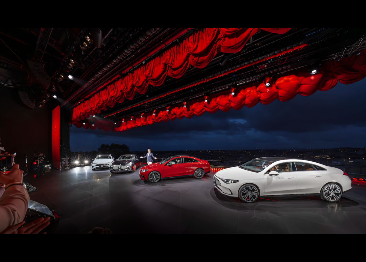 Weltpremiere des neuen Mercedes-Benz CLA mit elektrisierender Performance und zahlreichen Stars in Rom