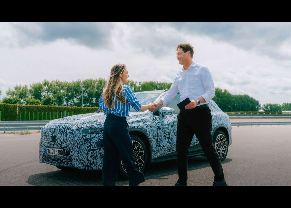Mercedes-Benz CEO Ola Källenius testet den neuen elektrischen GLC mit fünf Challenges