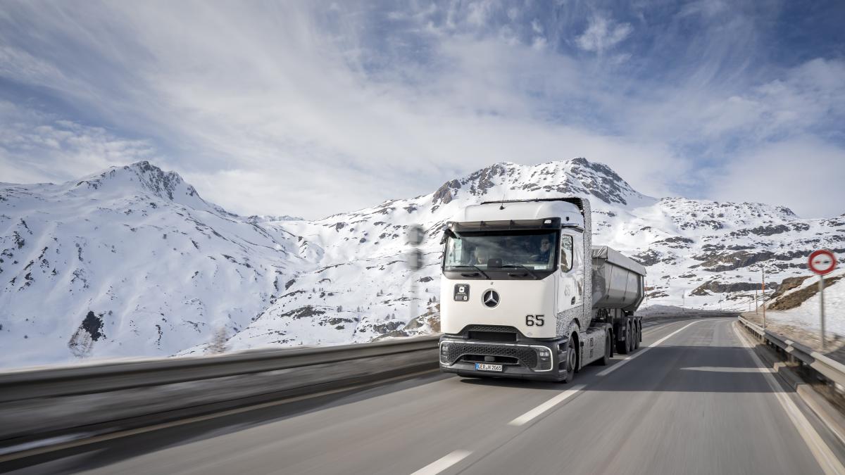 Nächste Generation Brennstoffzellen-Lkw: Daimler Truck testet erste Prototypen in den Schweizer Alpen