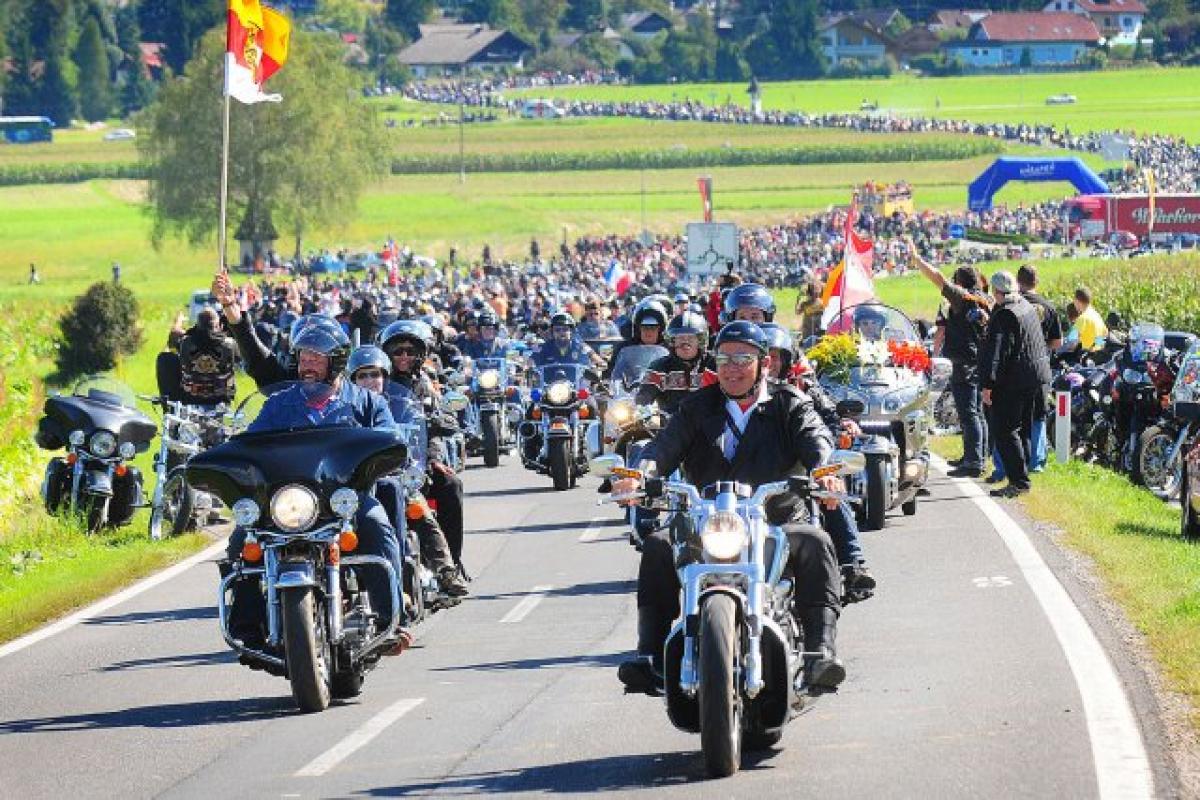 Kein Schadensersatz bei Auffahrunfall unter Bikern