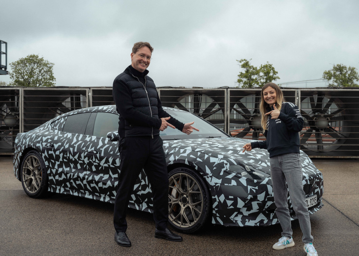 Racing Driver Approval: Ola Källenius und F1 Entwicklungsfahrerin Doriane Pin testen den neuen Mercedes-AMG GT 4-Türer Coupé
