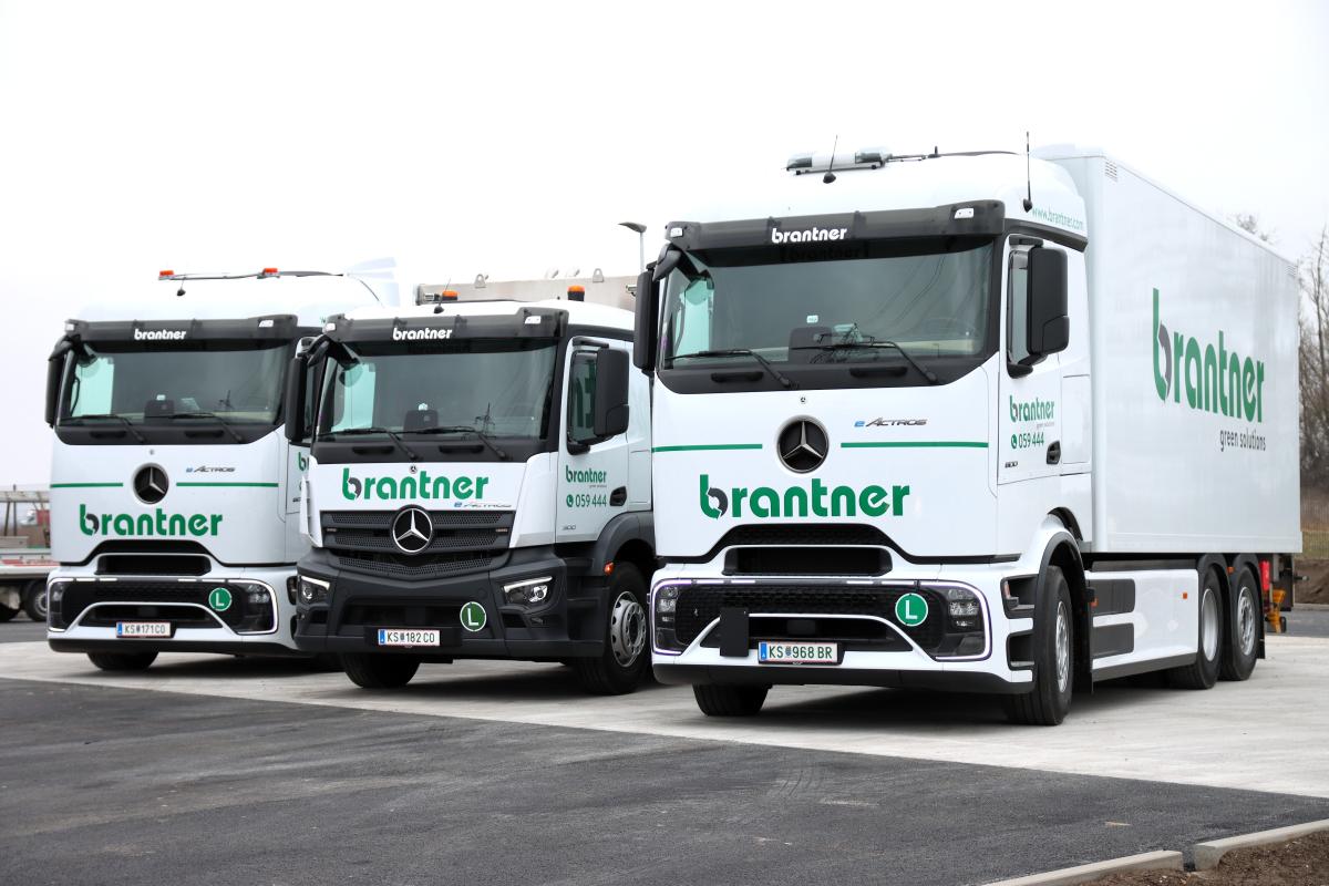 Starker Impuls für die Entsorgungslogistik: 13 eActros für Brantner green solutions in Österreich