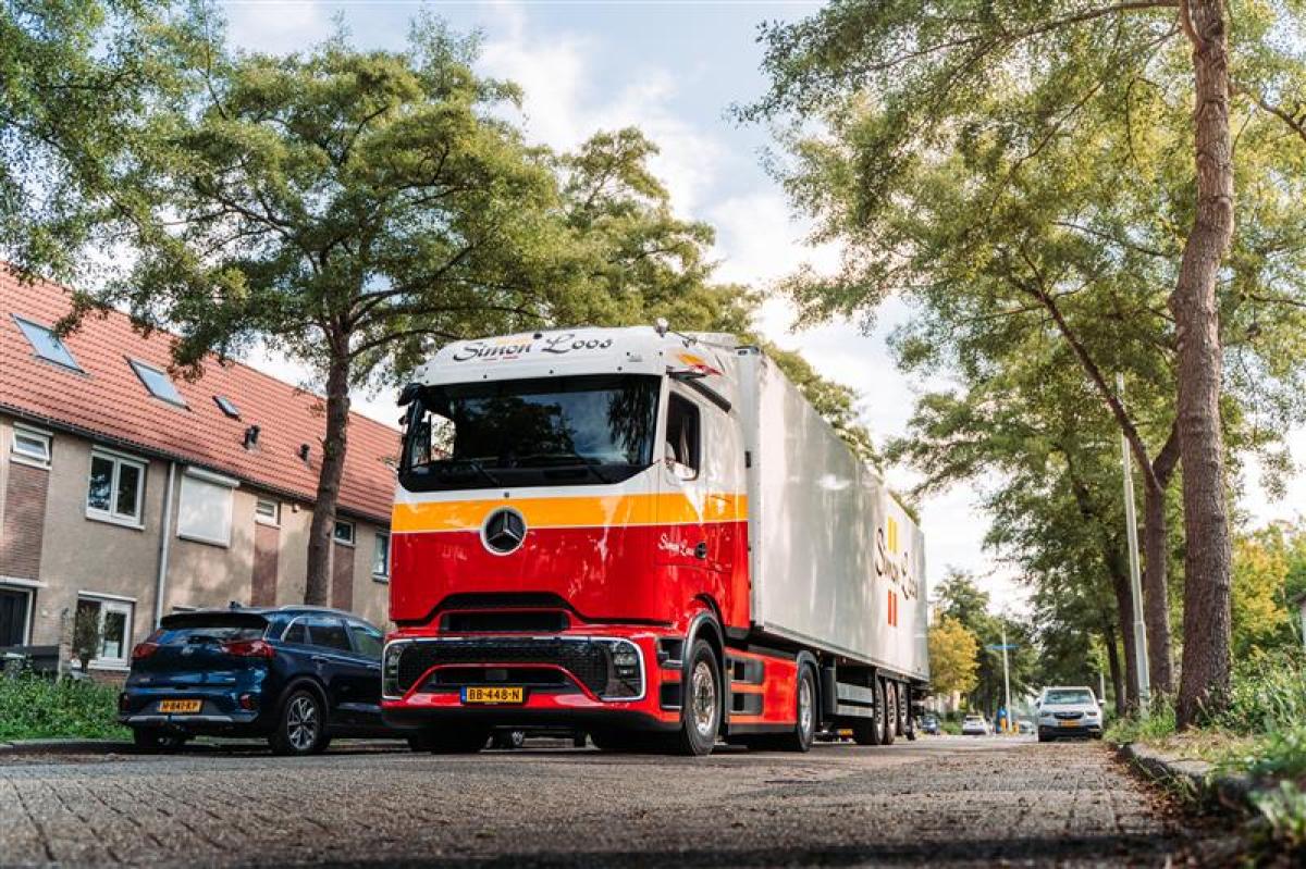 Großauftrag für Mercedes-Benz Trucks: Simon Loos treibt Elektrifizierung des Fuhrparks mit eActros 600 weiter voran