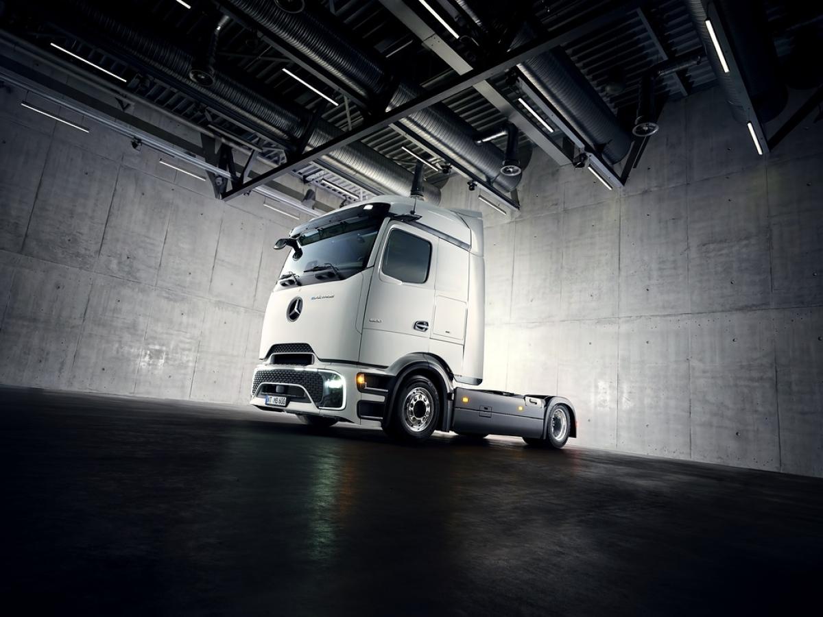 Mercedes-Benz Trucks erweitert E-Truck-Portfolio um neue eActros Lowliner-Variante