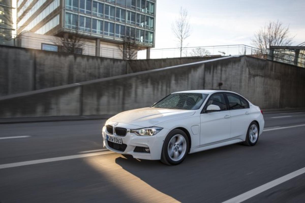 BMW 330e