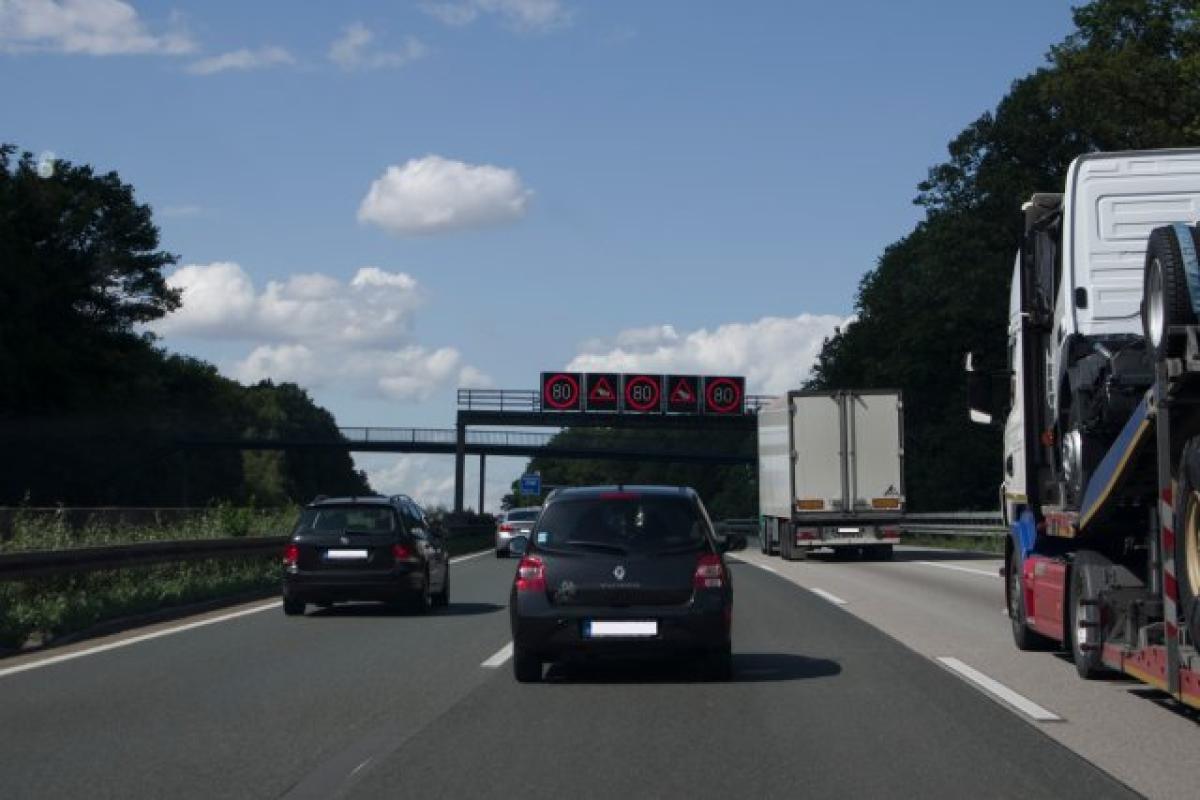 Fahren auf dem Seitenstreifen