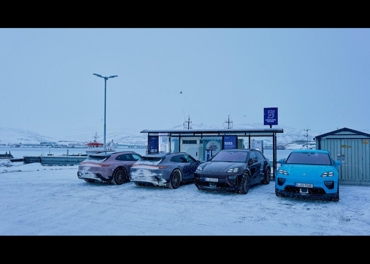 Elektro-Roadtrip im skandinavischen Winter: Mit Allrad-Macan und Taycan Cross Turismo zur nördlichsten Schnellladestation der Welt