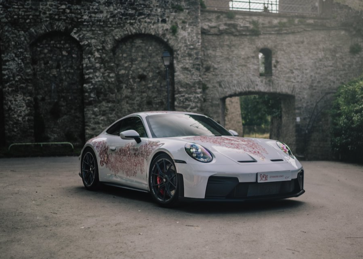 Stuttgarter Rössle trifft Luxemburger Löwen: einzigartiger 911 GT3 mit Touring-Paket