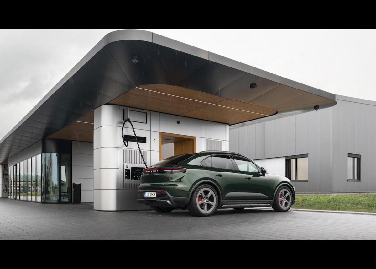 Rechtzeitig zu den Sommerferien: Achte Porsche Charging Lounge in Südbaden eröffnet