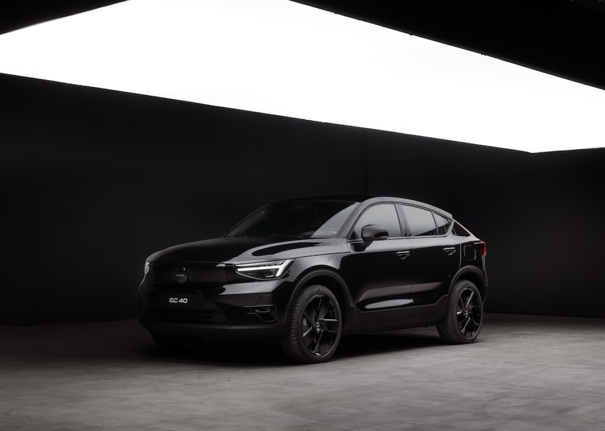 Volvo Black Edition: Kompakte Premium-SUV-Modelle komplett in schwarz