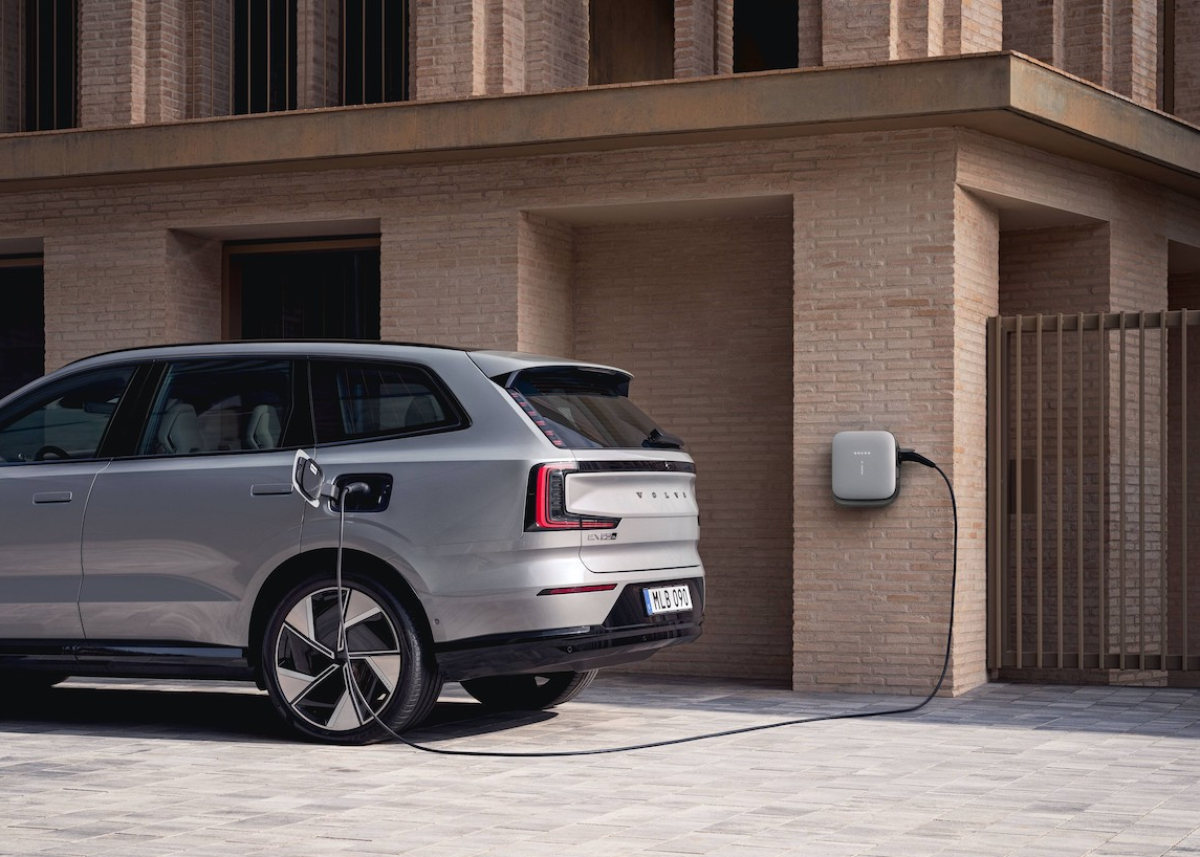 Schneller laden und rechnen: Umfassendes Technik-Update für den Volvo EX90