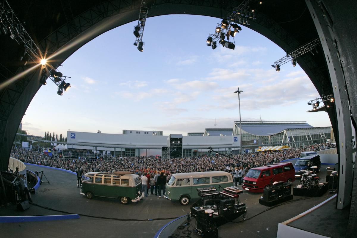 80.000 Fans feierten den VW Bus in Hannover