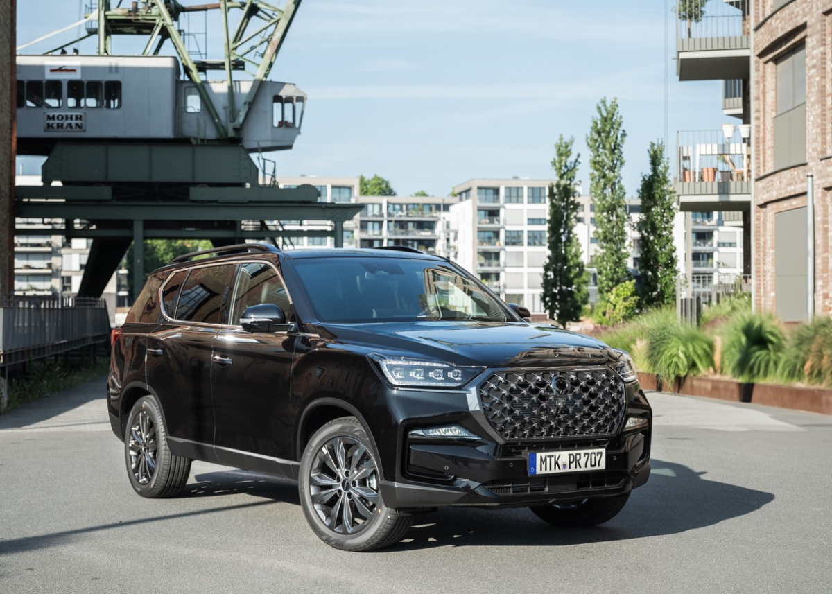 Neue Topausstattung „Black“ krönt KGM Rexton