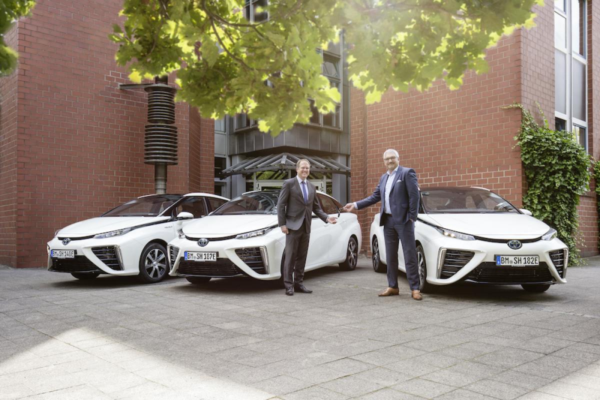 Drei Toyota Mirai für Hürth
