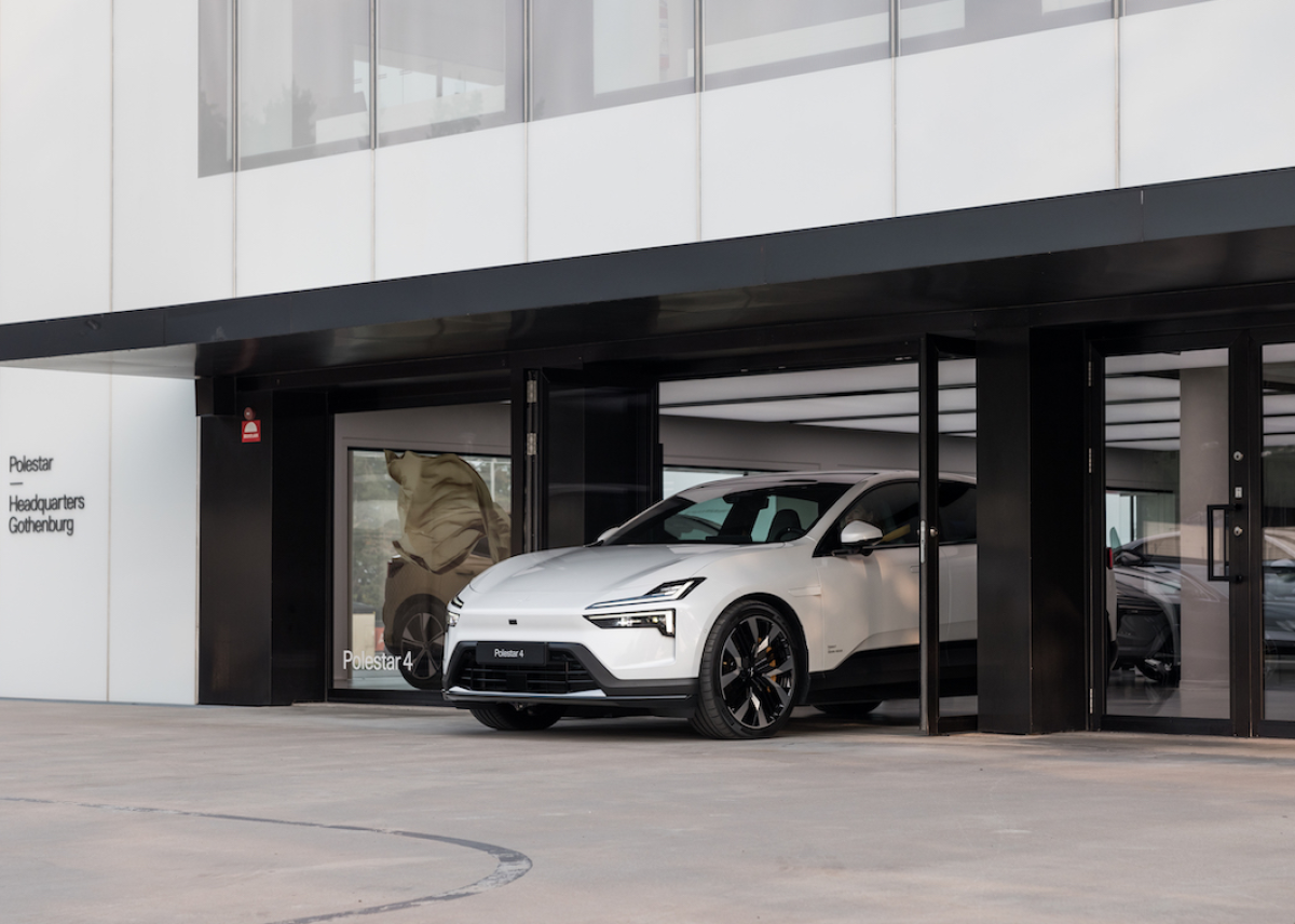 Polestar liefert erste Polestar 4 SUV Fahrzeuge an Kunden in Europa aus