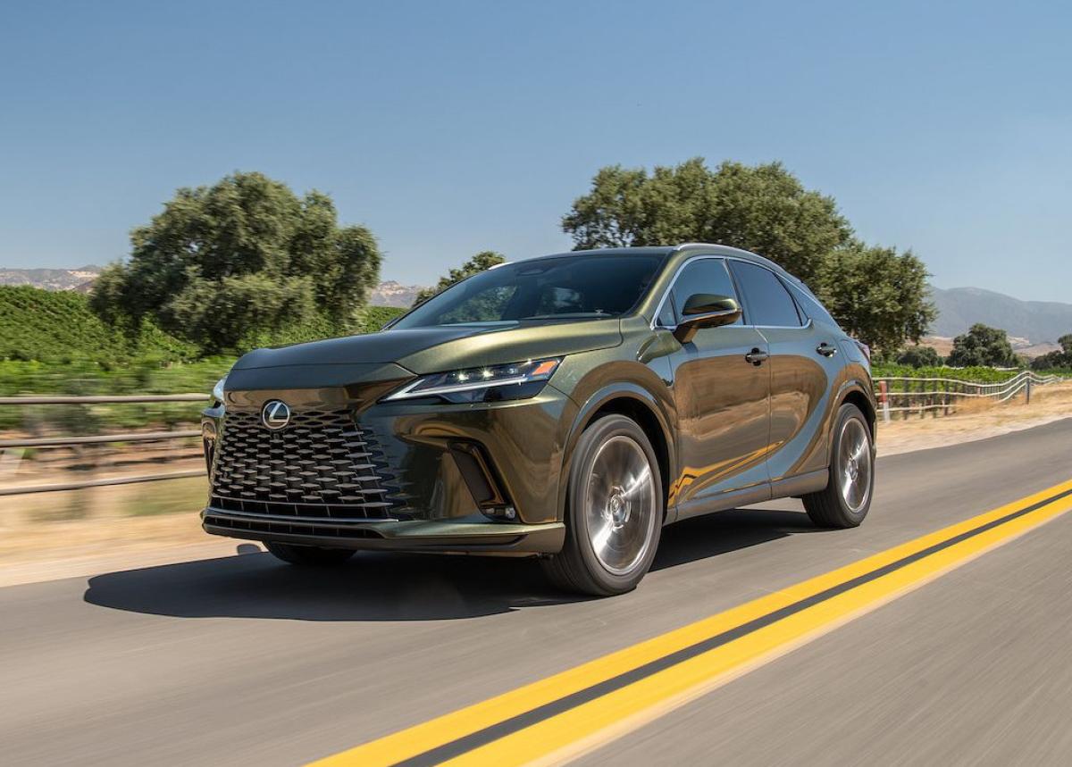 Mit neuem Lexus RX 450h+ sorgenfrei stromern