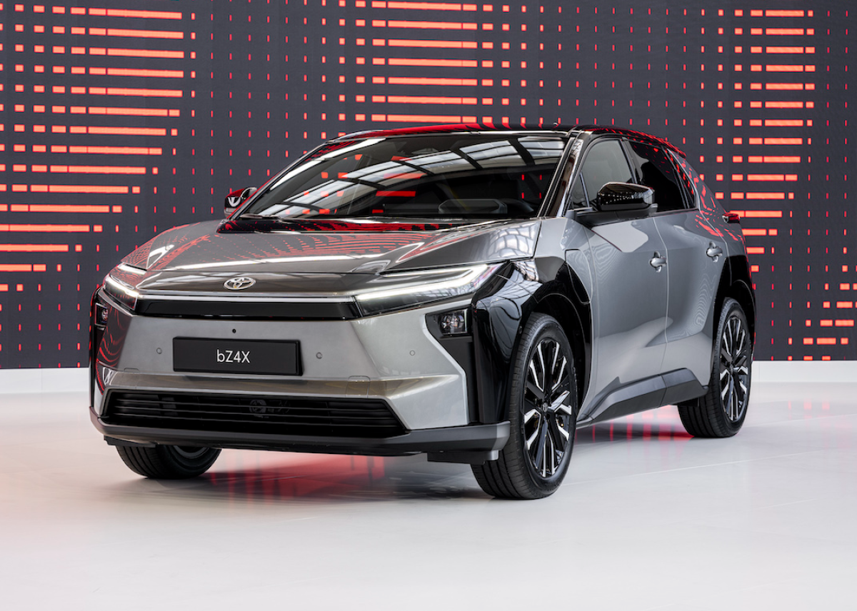 Weiterentwickelter Toyota bZ4X mit mehr Reichweite und kürzeren Ladezeiten