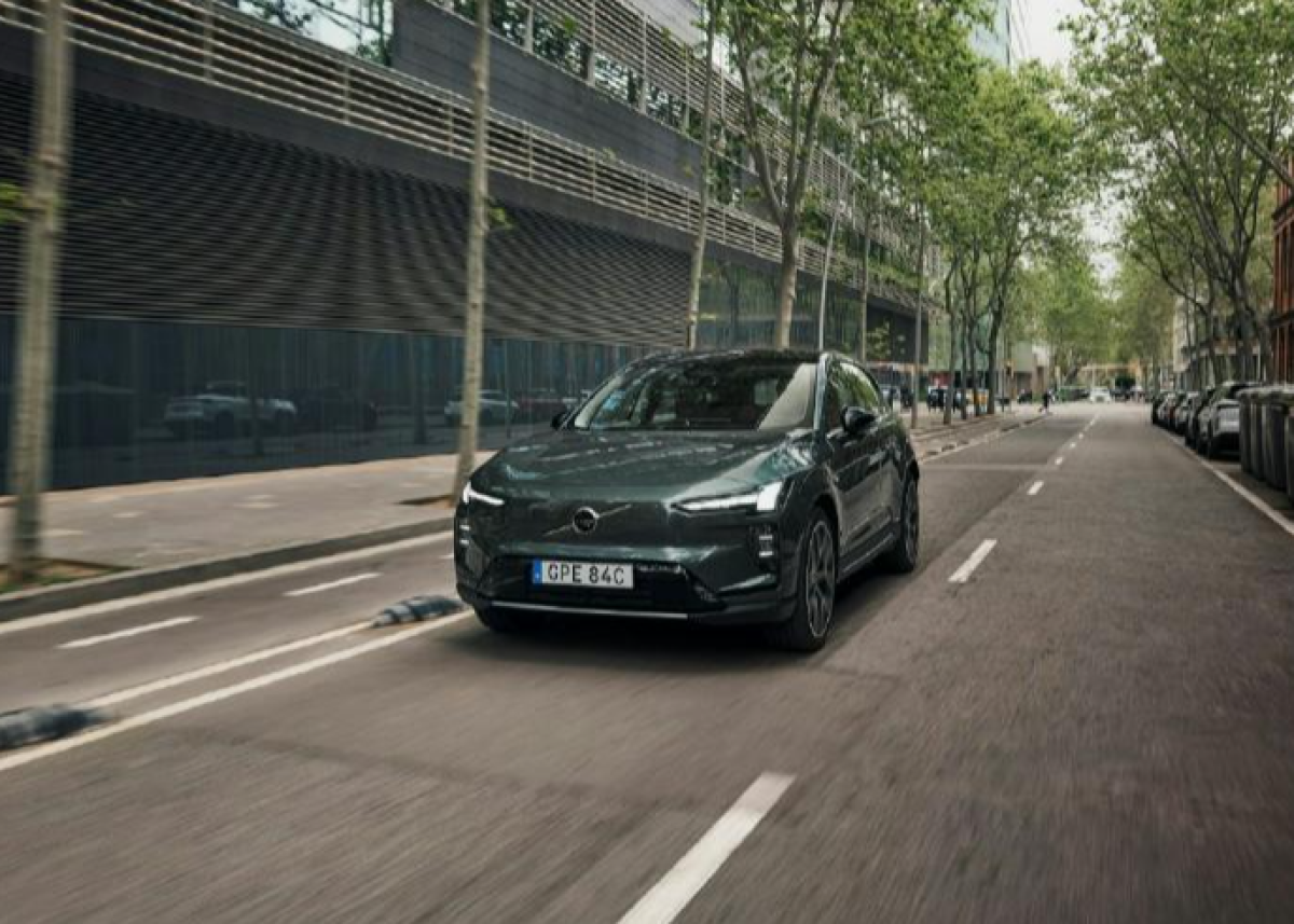 Vollelektrisch zu den Kunden: Auslieferungen des neuen Volvo EX60 haben begonnen