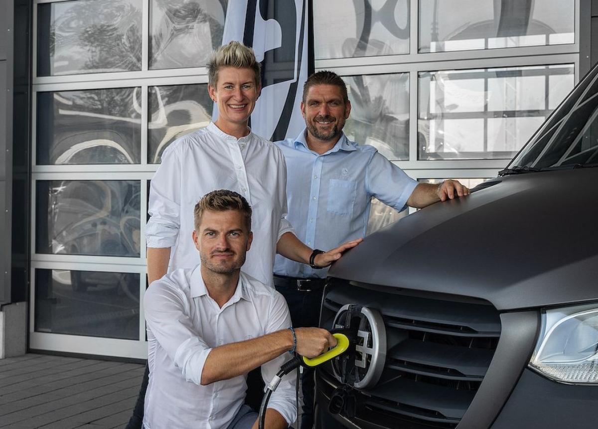 E-Works Mobility liefert ersten HEERO E-Transporter an Händler