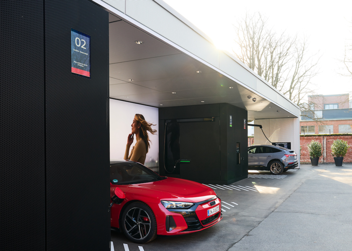 Laden am Audi charging hub in Frankfurt: einfach, schnell und ohne Barrieren