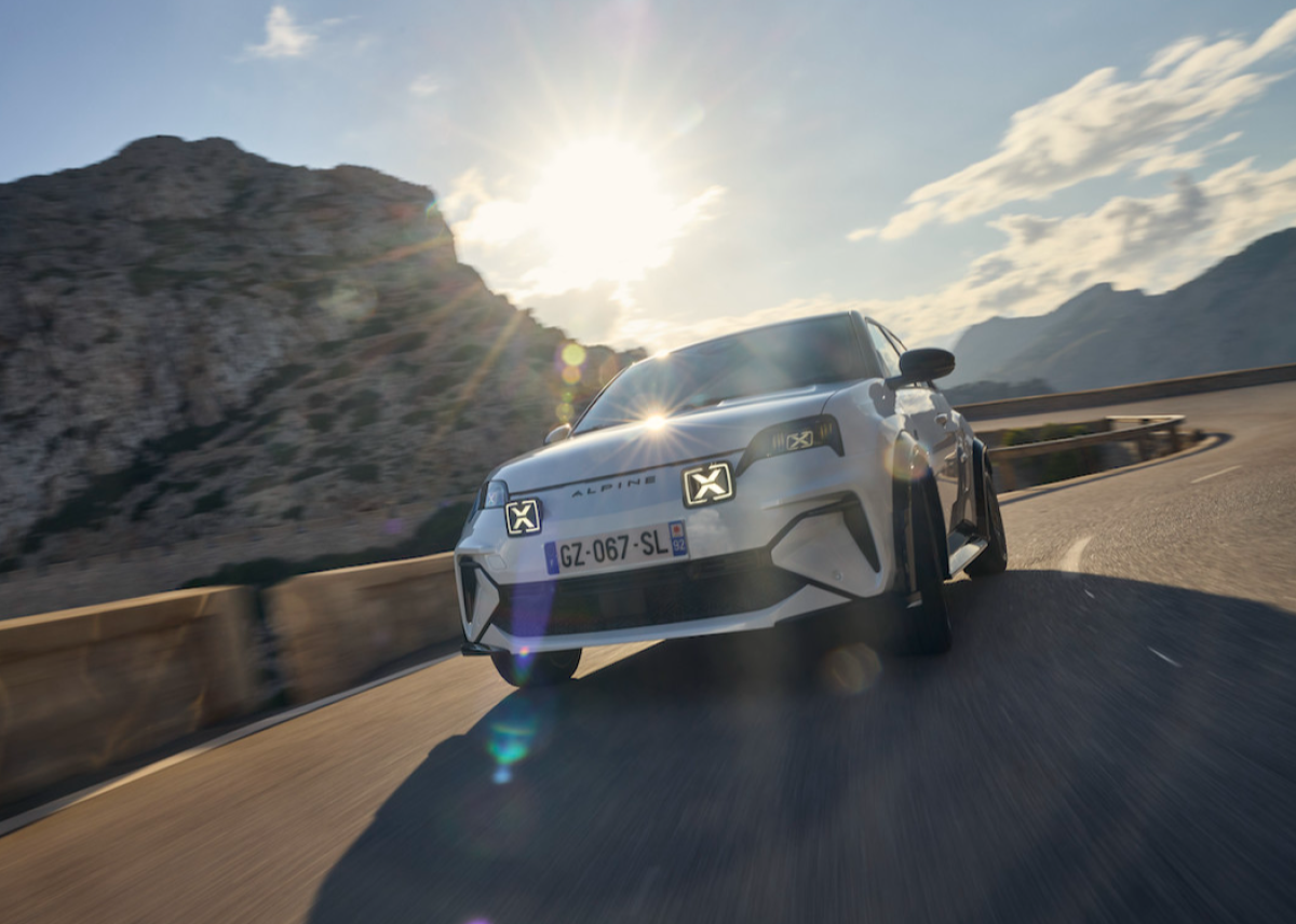 Elektrische Leidenschaft auf Straße und Rennstrecke: Die Alpine A290 überzeugt als moderner Hot Hatch