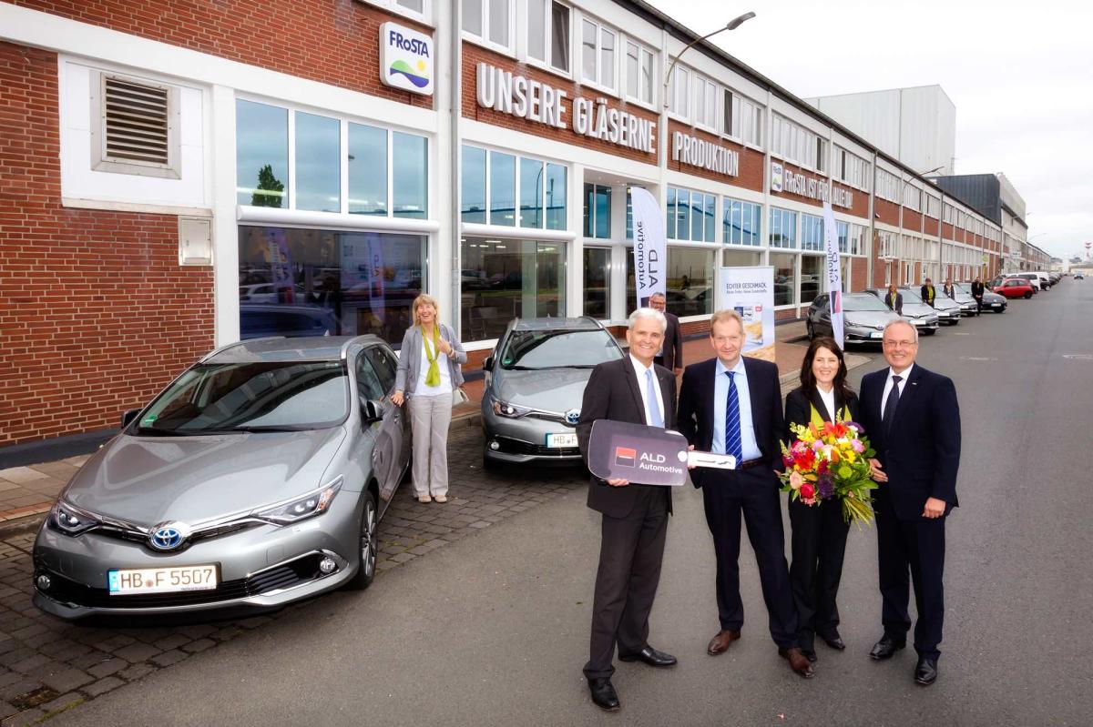 ALD übergibt 12 Toyota Auris Hybrid an FRoSTA