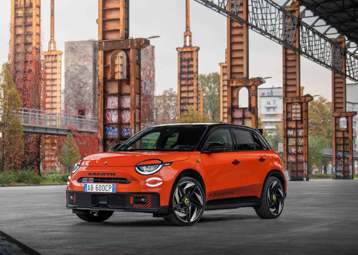 Neuer Abarth 600e Competizione: Das leistungsstärkste Serienmodell der Marke wird noch sportlicher